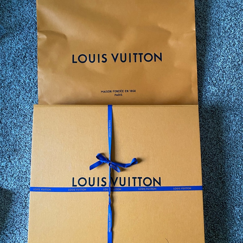 Louis Vuitton Neverfull MM box and shopping bag